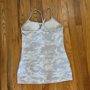 Lululemon y tank
